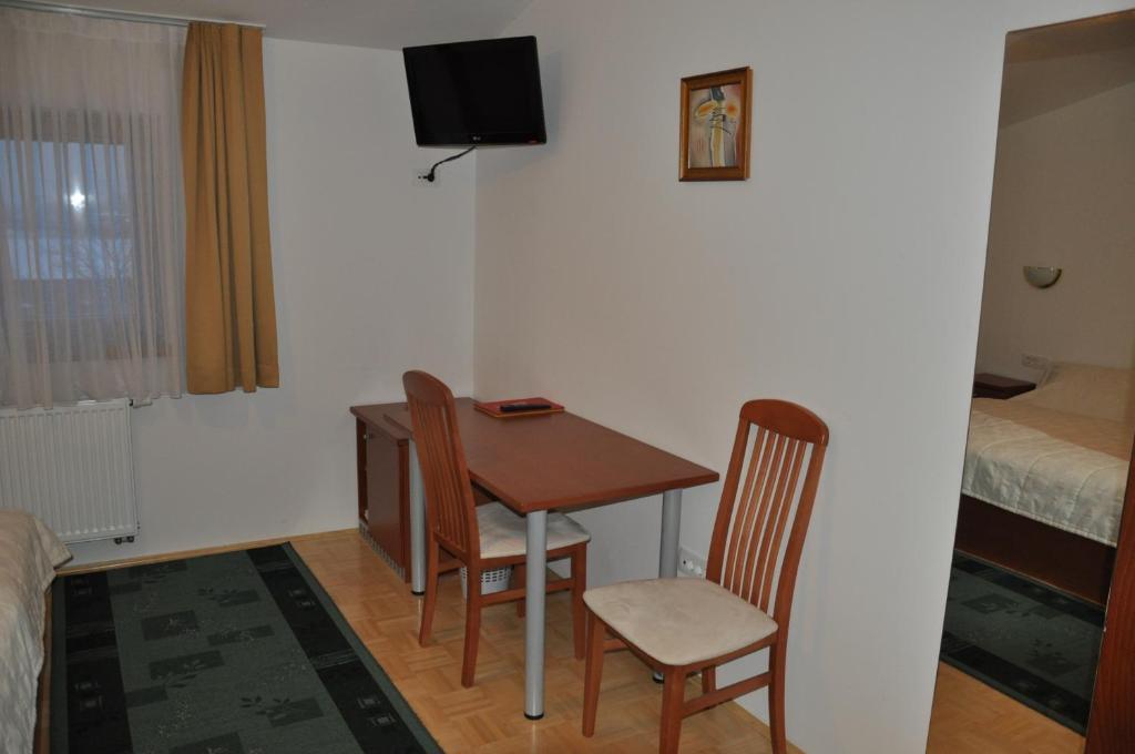 Penzion Kmecki Hram Ljubljana Phòng bức ảnh